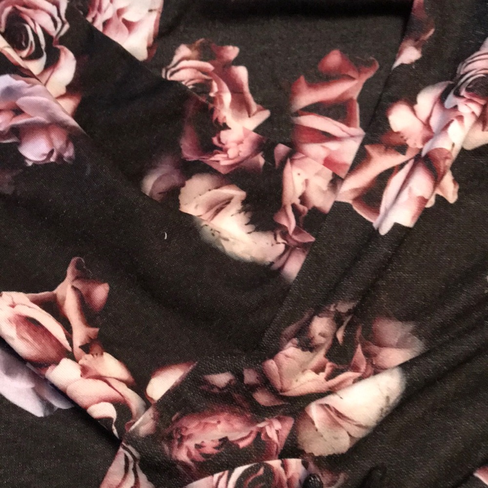 Rose pattern sweatshirt - Picture 2 of 3